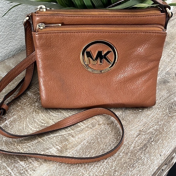 Michael Kors Handbags - Michael Kors Fulton Crossbody